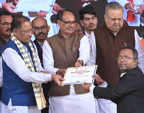 डबल इंजन की सरकार पूरी प्रतिबद्धता के साथ प्रदेश की तस्वीर और तकदीर बदलने के लिए कर रही है काम : शिवराज सिंह