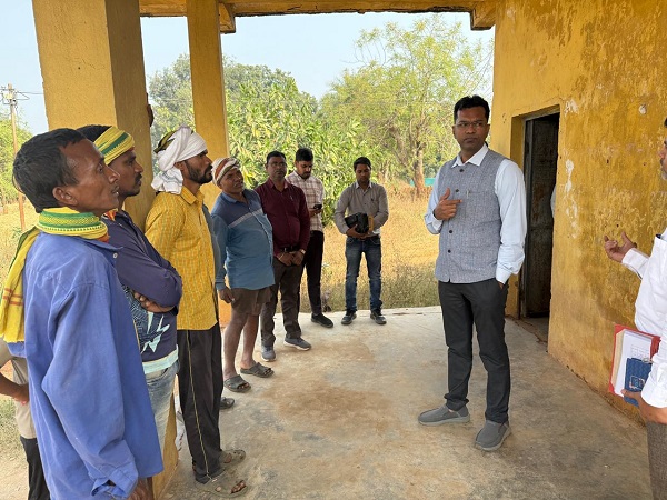 क्रेडा सीईओ राजेश सिंह राणा गरियाबंद के अन्दरूनी क्षेत्रों में पहुंचे, सौर संयंत्रों का किया गया निरीक्षण