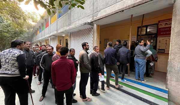 दिल्ली में मतदान जारी, 9 बजे तक 8.10 फीसदी हुआ मतदान