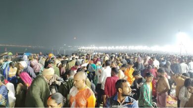 माघी पूर्णिमा पर प्रयागराज में लाखों श्रद्धालुओं ने लगाई पवित्र डुबकी