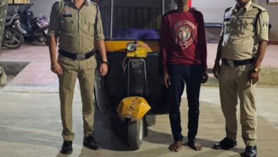 दूसरे ऑटो नम्बर लगाकर घूम रहा था ऑटो वाला, पुलिस ने दबोचा